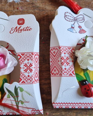 Martisor floricele pe feliute lemn