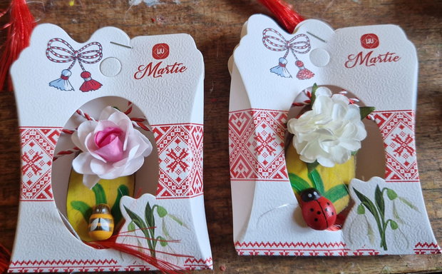 Martisor floricele pe feliute lemn
