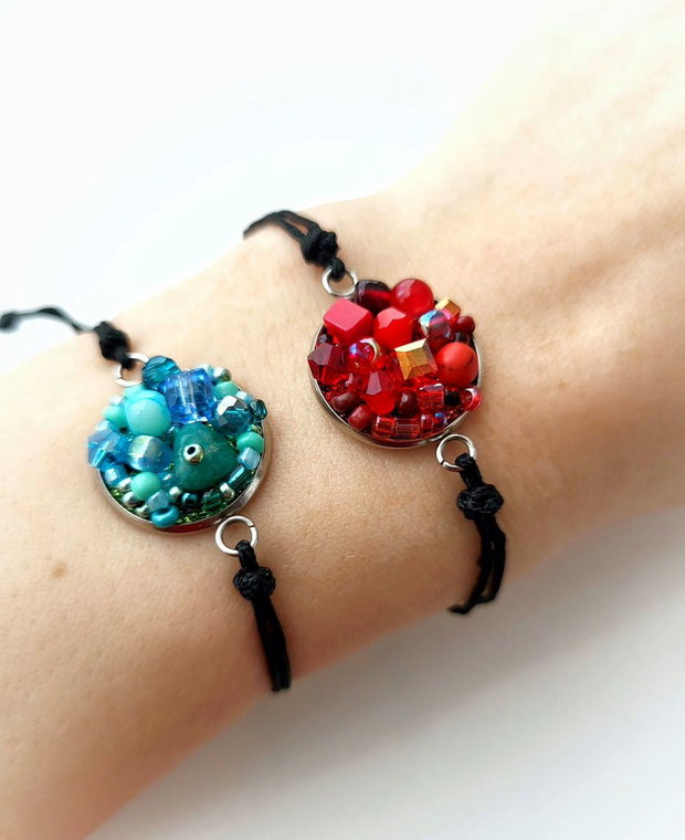 Bratara Martisor cu pietre rosii