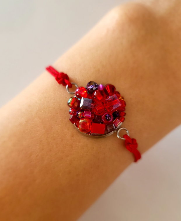 Bratara Martisor cu pietre rosii