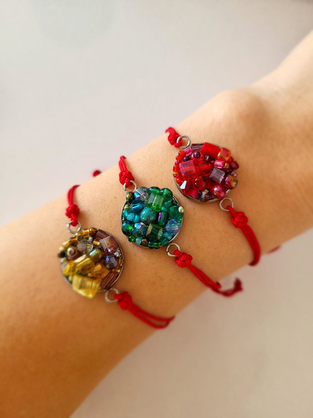 Bratara Martisor cu pietre rosii