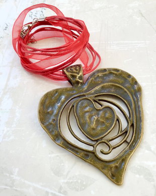 Pandantiv MARTISOR inima & snur organza rosu