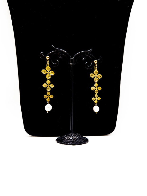 Cercei "Pearl flowers" din inox auriu, alama si perle de cultura