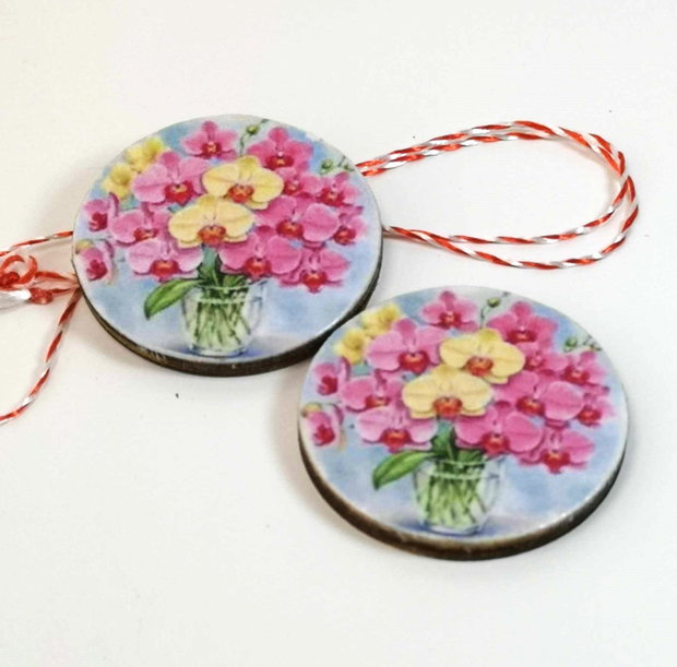Martisor cu flori de orhidee