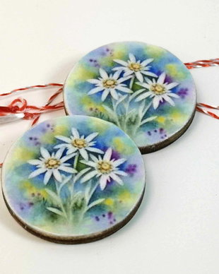 Martisor cu flori de colt