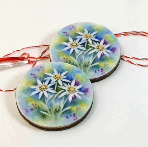 Martisor cu flori de colt