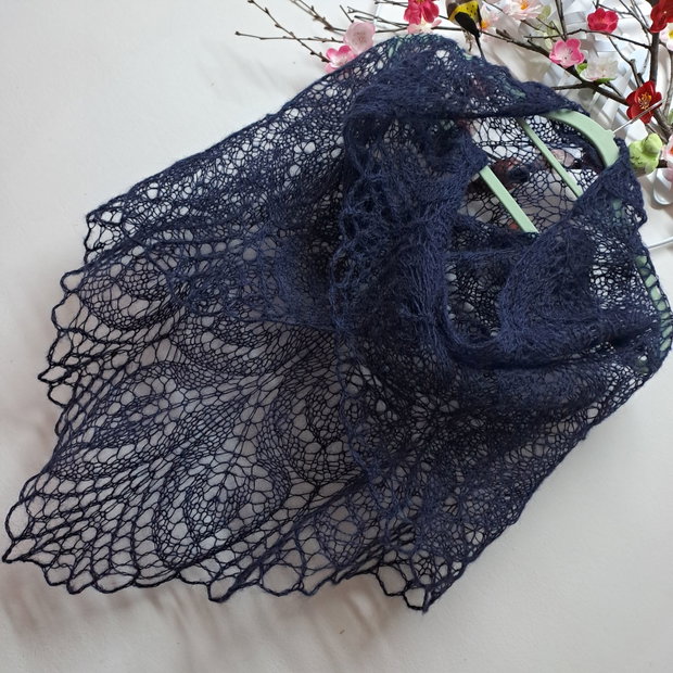 Șal triunghiular bleumarin