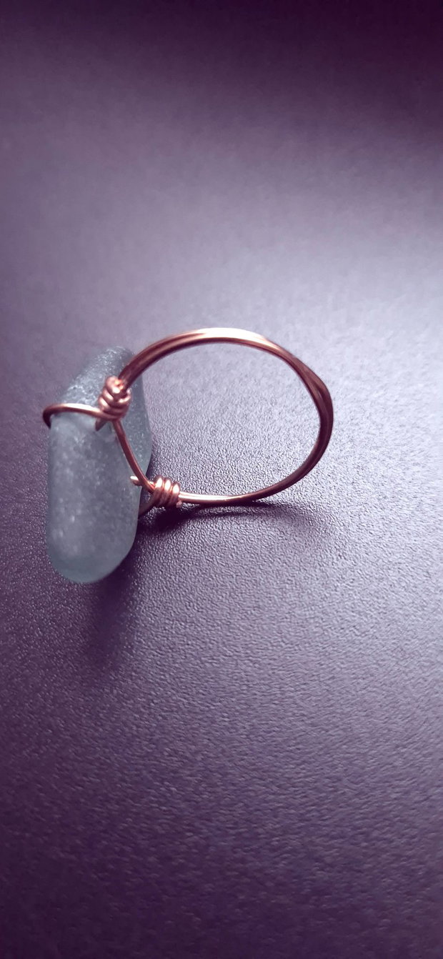 Inel din cupru cu sticla de mare-sea glass