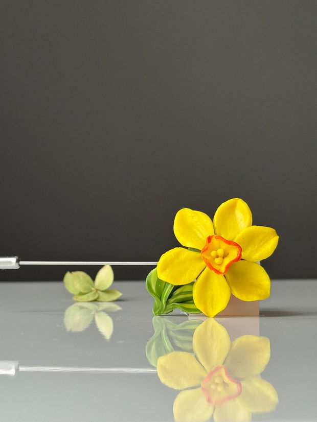 Broșă Daffodil Glow