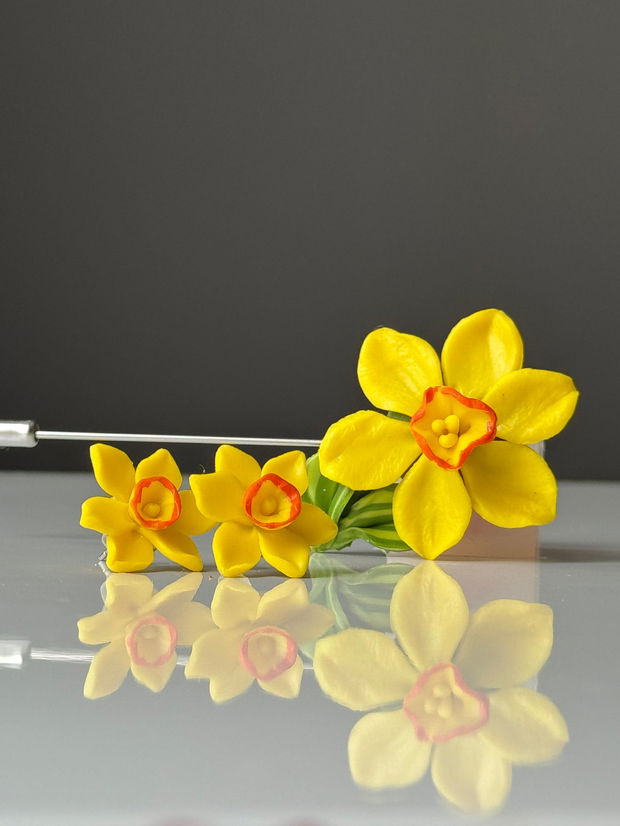 Broșă Daffodil Glow
