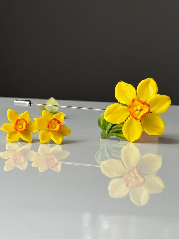 Broșă Daffodil Glow