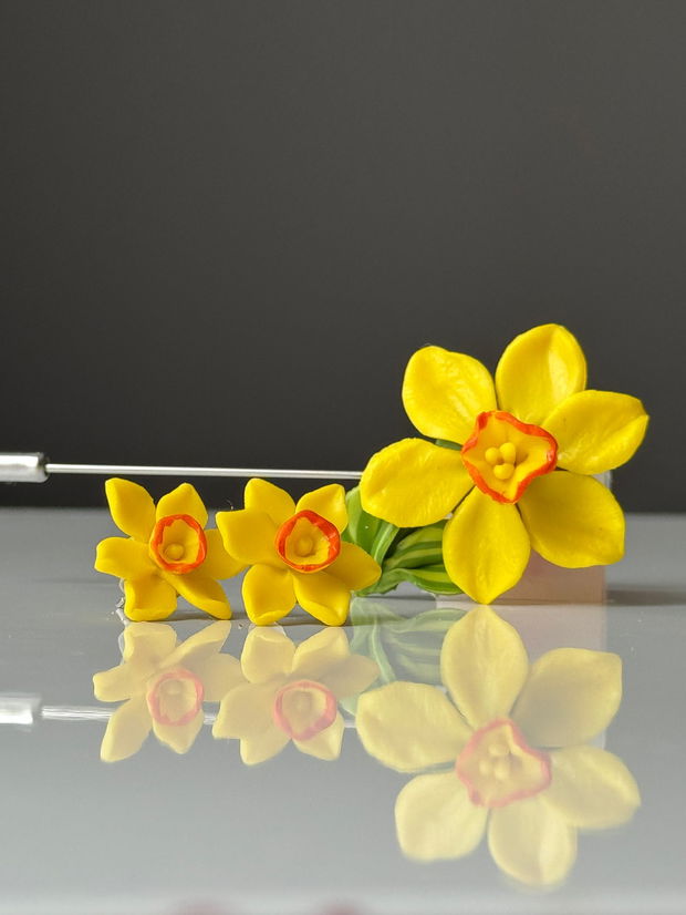 Broșă Daffodil Glow
