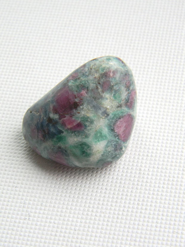 Specimen rubin in fuchsit rulat (C5)
