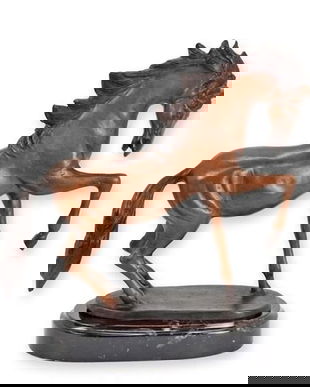 Cal la trap-statueta din bronz pe un soclu din marmura