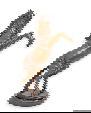 Cal sarind-statueta din bronz pe un soclu din marmura