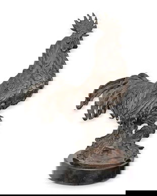 Cocos-statueta din bronz pe un soclu din marmura