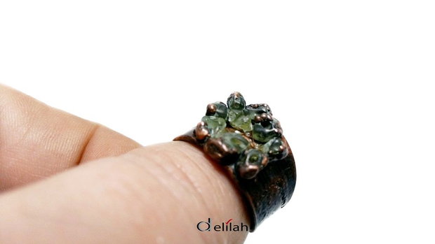 Inel din cupru cu cipsuri peridot IN116
