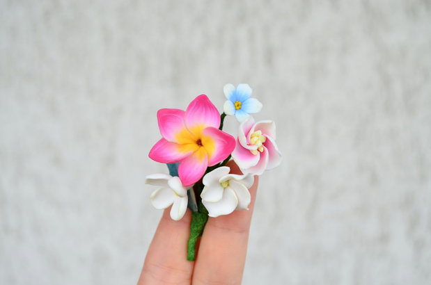 Plumeria roz, hortensie alba si flori de mar- Brosa Buchet