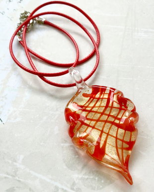 Pandantiv MARTISOR sticla Murano & șnur organza / textil