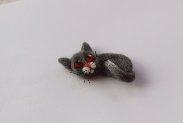 Brosa `Pisica gris`