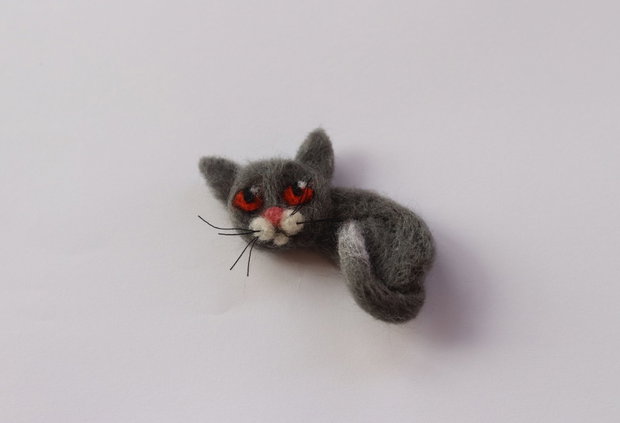 Brosa `Pisica gris`