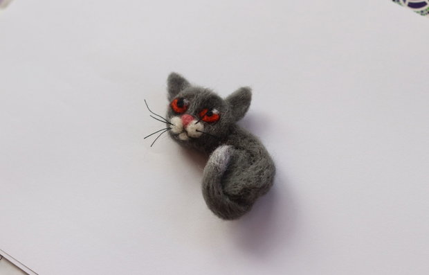 Brosa `Pisica gris`