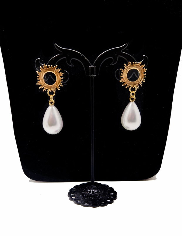 Cercei "Sun Pearl" din alama placata cu aur 18 k si perle mari seashell