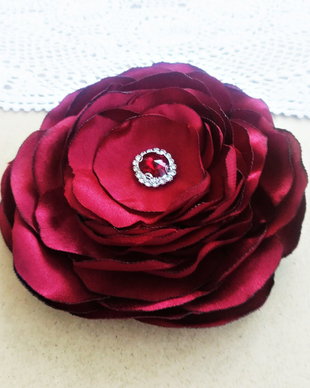 Brosa floare visinie mare cu cristale 14,5 cm