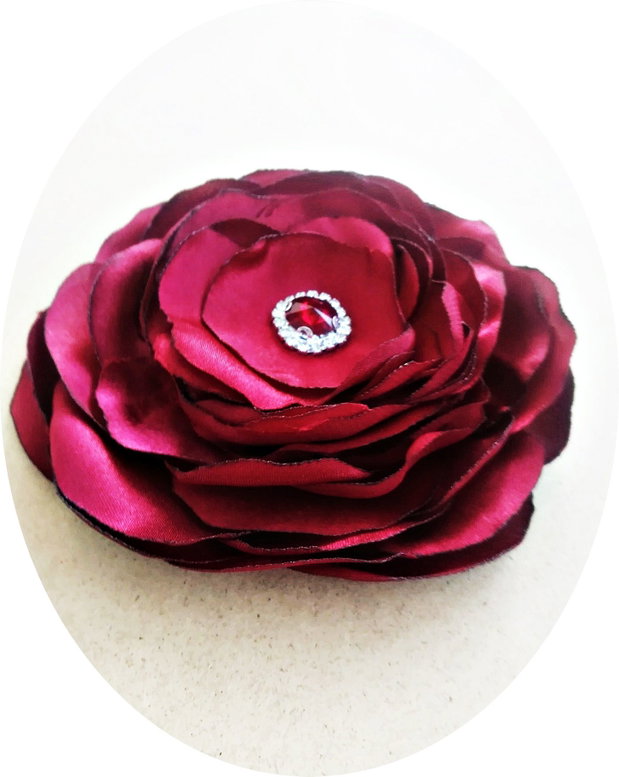 Brosa floare visinie mare cu cristale 14,5 cm