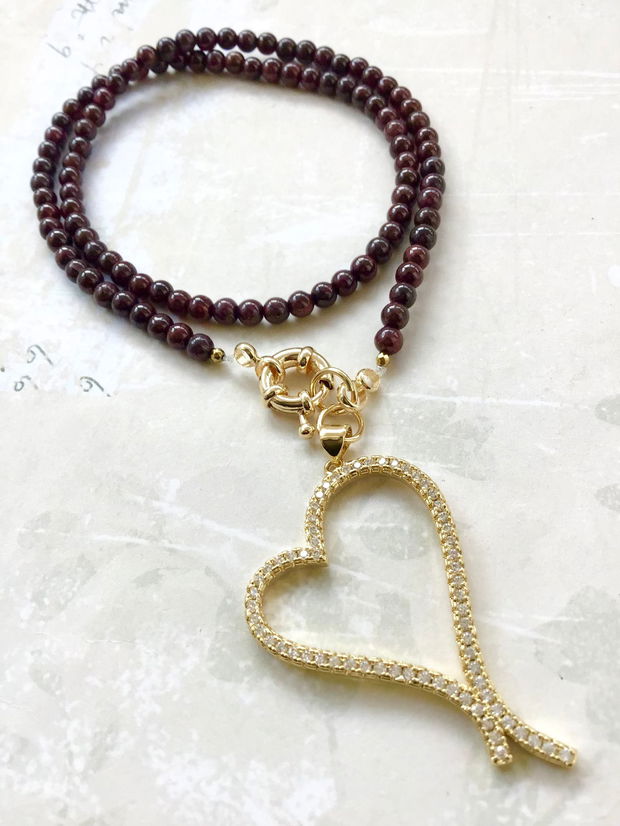 Colier CHOKER Granat visiniu & inima aurie