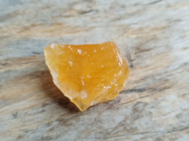 Calcedonie galbena, piatra bruta 25x25x13 mm