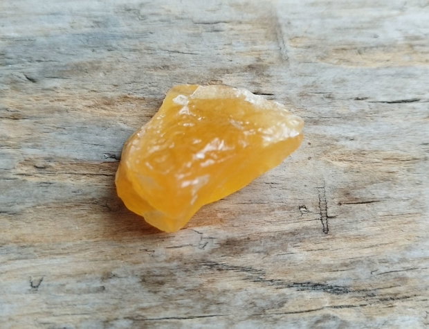 Calcedonie galbena, piatra bruta 25x25x13 mm