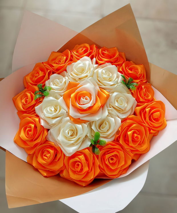 Buchet din trandafiri de satin cu text ascuns