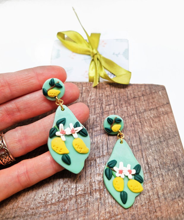 Cercei "Turquoise Lemons" din lut polimeric si inox auriu