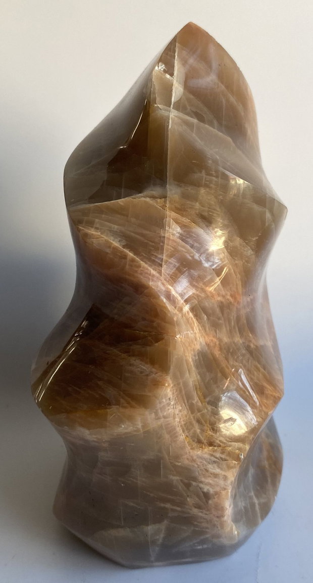 Piatra Lunii Piersica - Sculptura piatra semipretioasa