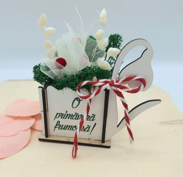 Martisor - cutie ghiocei decorat cu licheni și flori