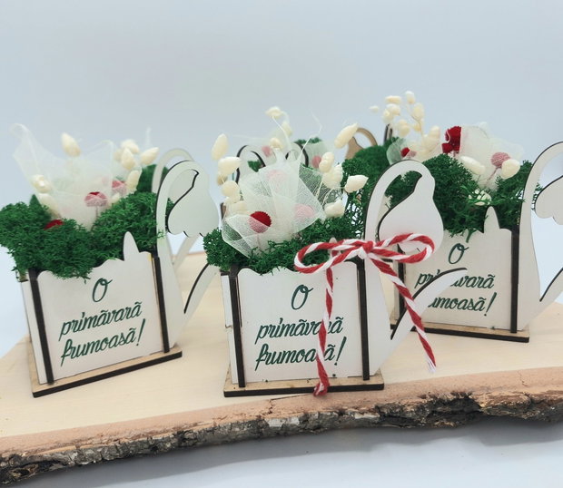 Martisor - cutie ghiocei decorat cu licheni și flori