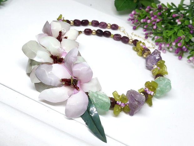 Coler magnolii cu fluorit si ametist brut
