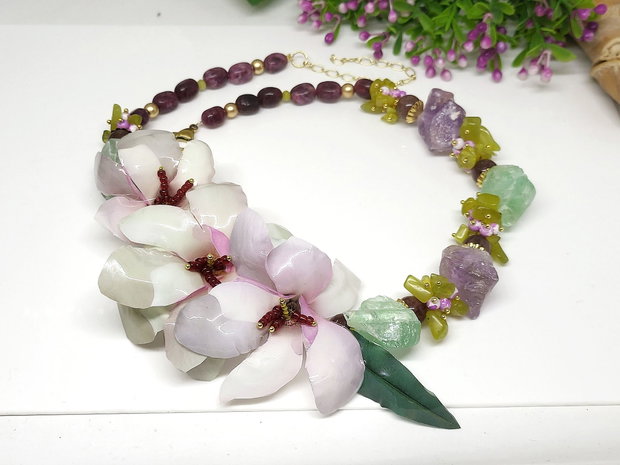 Coler magnolii cu fluorit si ametist brut