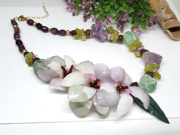 Coler magnolii cu fluorit si ametist brut