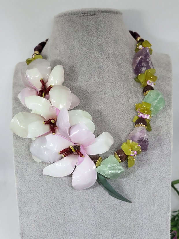 Coler magnolii cu fluorit si ametist brut