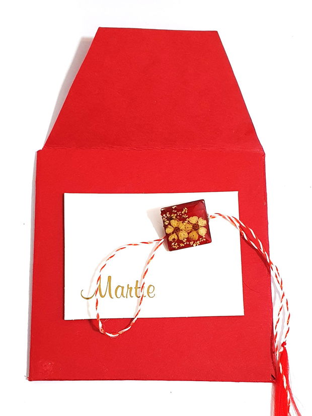 Martisor cu flori naturale presate
