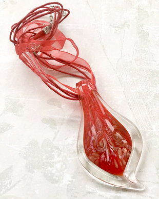 Pandantiv MARTISOR sticla Murano & șnur organza