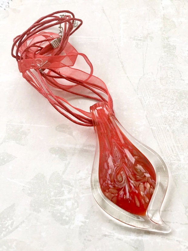 Pandantiv MARTISOR sticla Murano & șnur organza