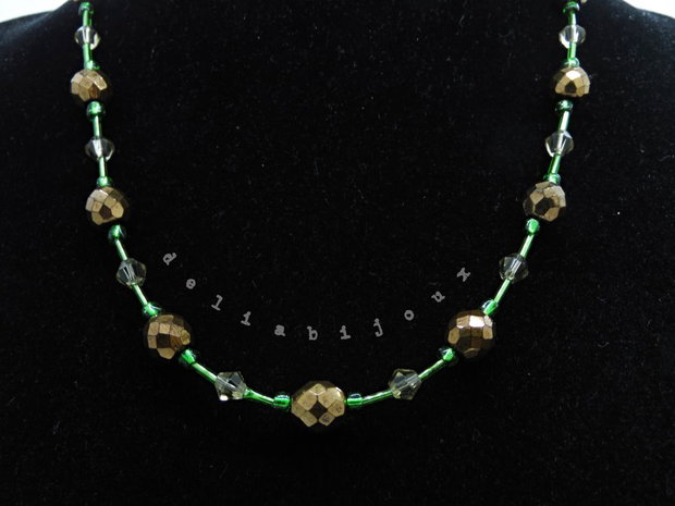 Colier handmade -margele nisip, margele sticla (cod1200)
