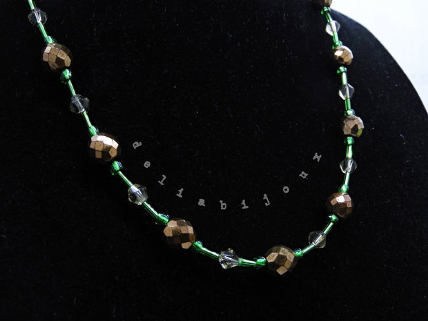 Colier handmade -margele nisip, margele sticla (cod1200)