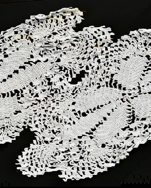 mileu alb crosetat manual cu 7 rozete  , 22 cm