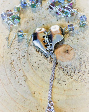 Colier din cristale tip swarovski cu pandantiv inima din aliaj tibetan