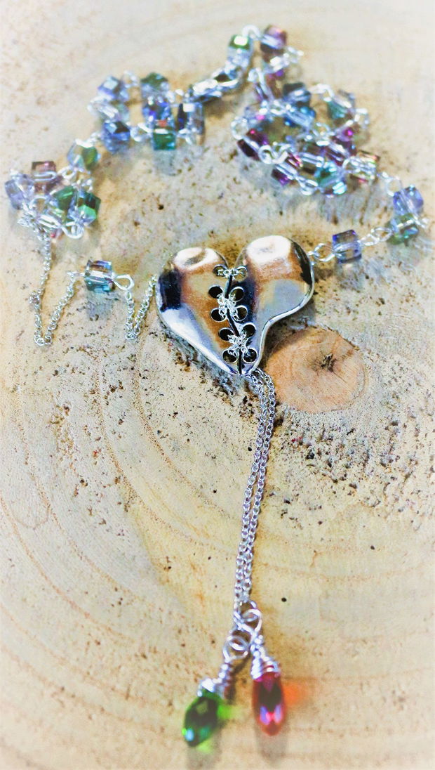 Colier din cristale tip swarovski cu pandantiv inima din aliaj tibetan