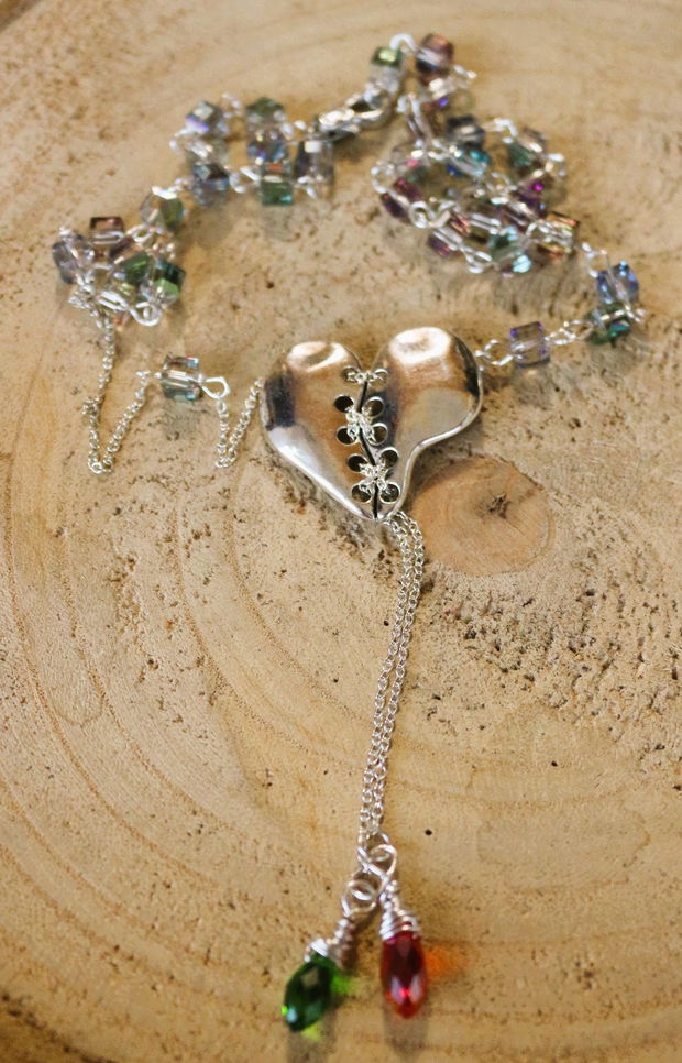 Colier din cristale tip swarovski cu pandantiv inima din aliaj tibetan